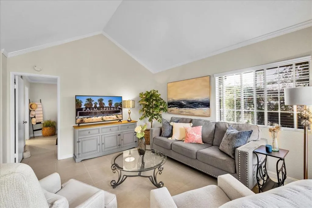 2700 Lawrence Crossley Road 83, Palm Springs, California 92264 home-pic-0