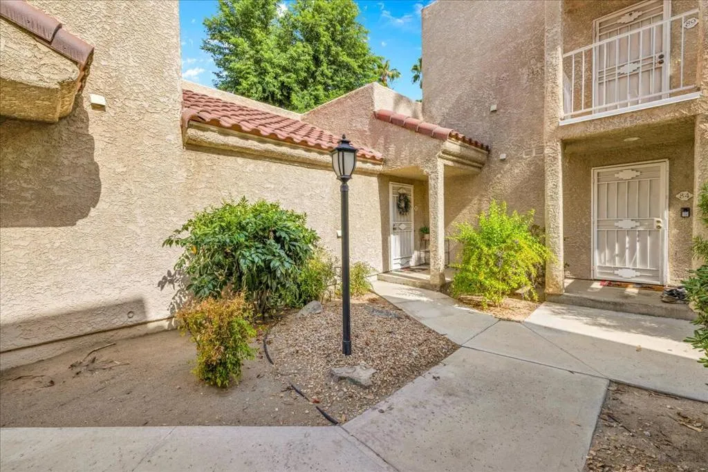 2700 Lawrence Crossley Road 83, Palm Springs, California 92264 home-pic-28