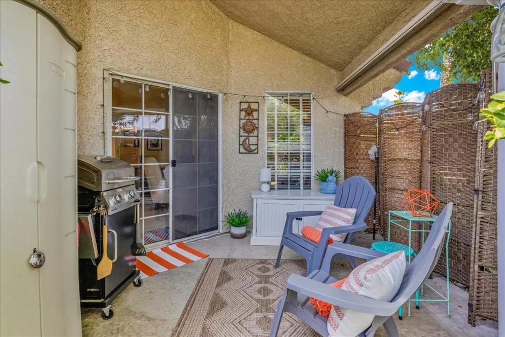 2700 Lawrence Crossley Road 83, Palm Springs, California 92264 home-pic-26