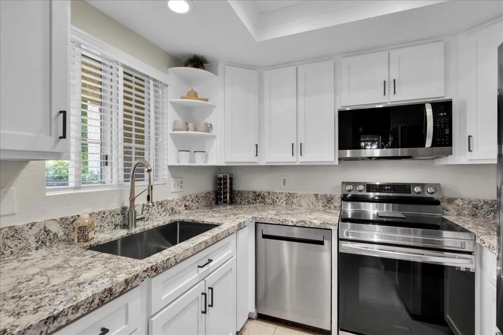 2700 Lawrence Crossley Road 83, Palm Springs, California 92264 home-pic-15