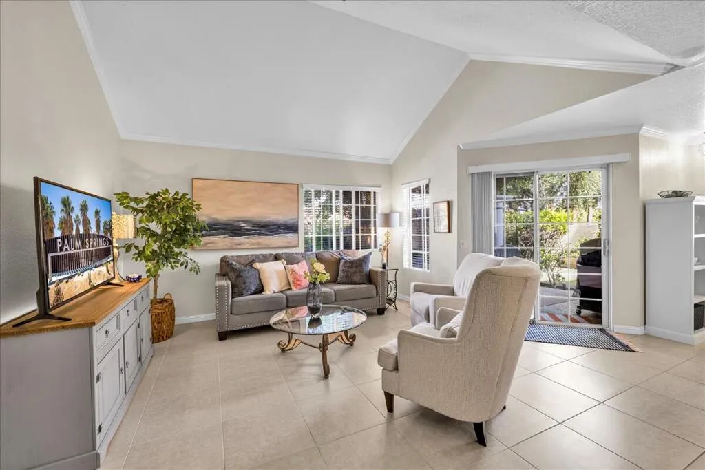 2700 Lawrence Crossley Road 83, Palm Springs, California 92264 home-pic-3