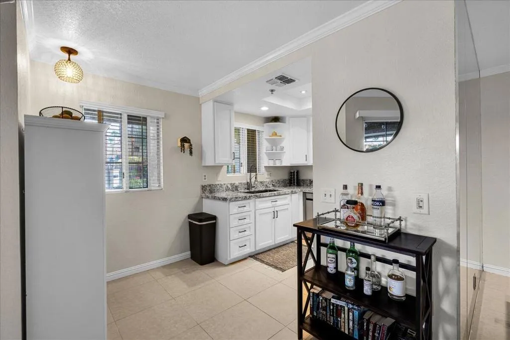 2700 Lawrence Crossley Road 83, Palm Springs, California 92264 home-pic-9