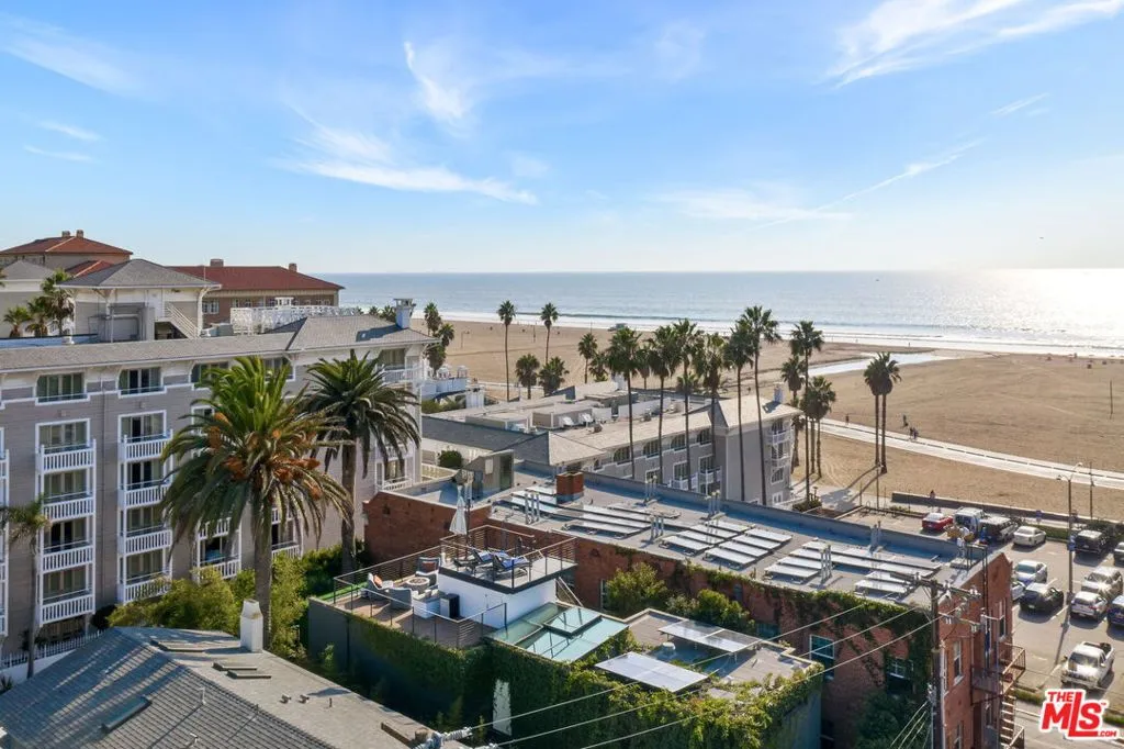 7 Vicente Terrace, Santa Monica, California 90401, 4 Bedrooms Bedrooms, ,5 BathroomsBathrooms,Residential,For Sale,Vicente,25583465