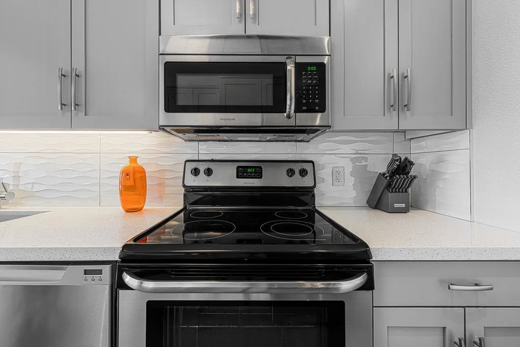 353 N Hermosa Drive 9c2, Palm Springs, California 92262 home-pic-12