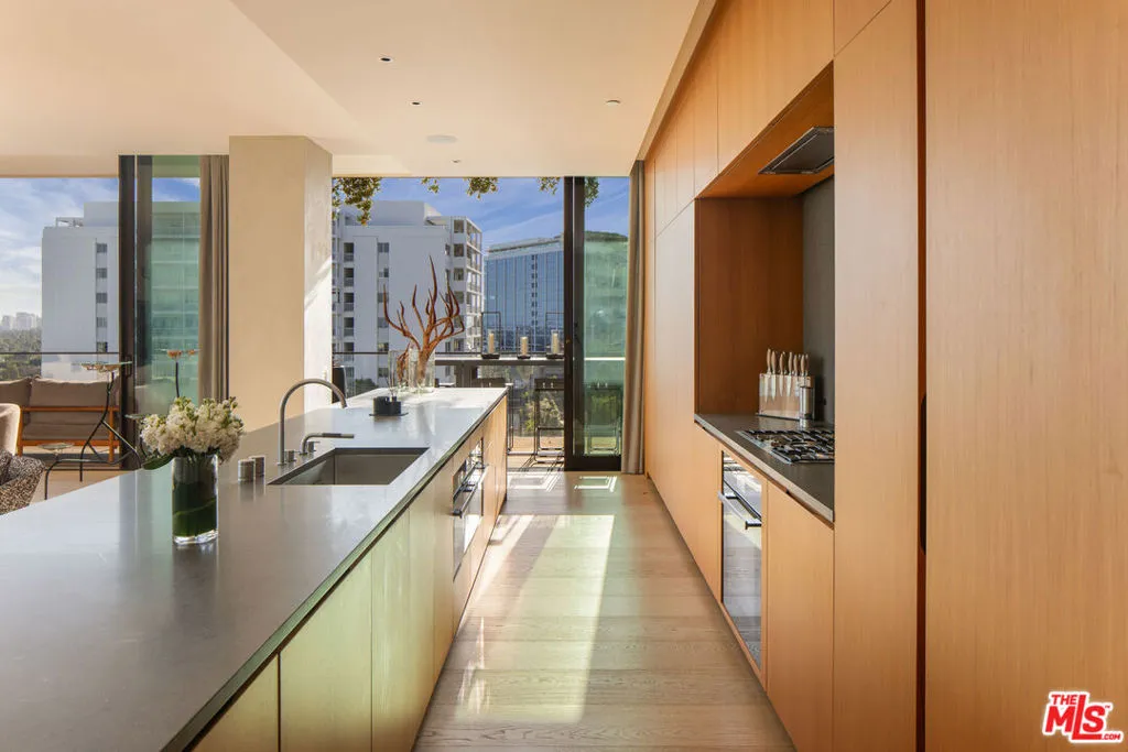 9040 W Sunset Boulevard 905, West Hollywood, California 90069 home-pic-6