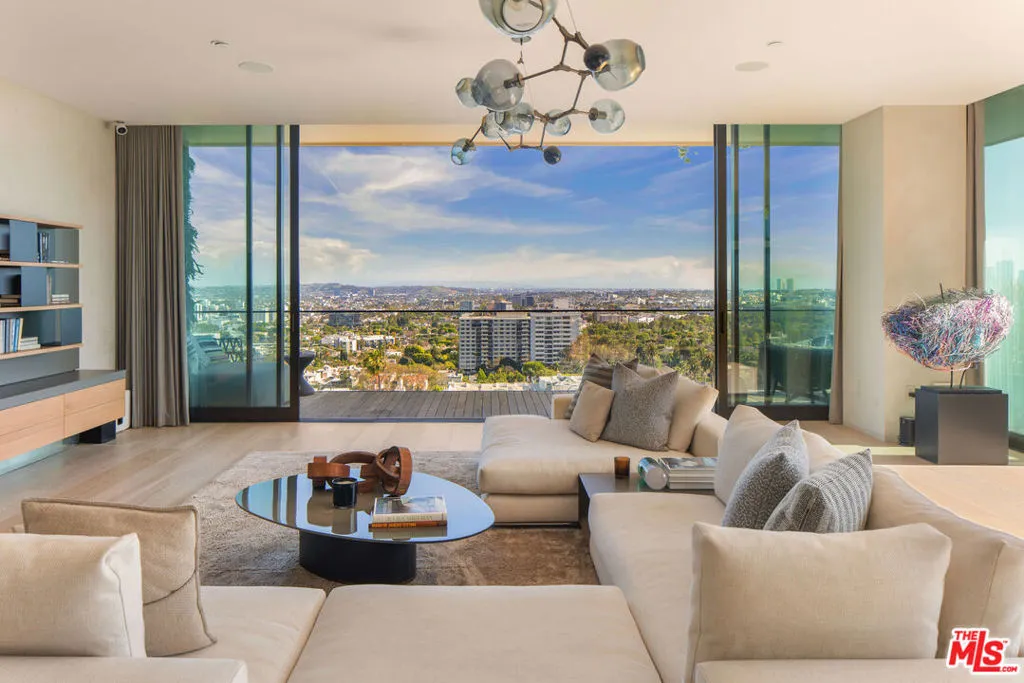 9040 W Sunset Boulevard 905, West Hollywood, California 90069 home-pic-1