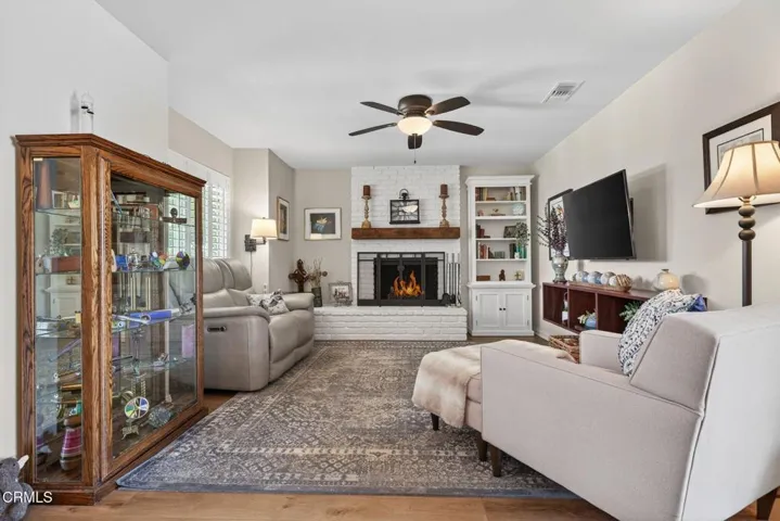 25-web-or-mls-UpmarketMedia-271EFie-59