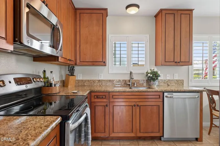28-web-or-mls-041_UpmarketMedia-271EFie-