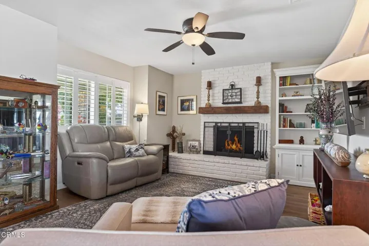 24-web-or-mls-UpmarketMedia-271EFie-63