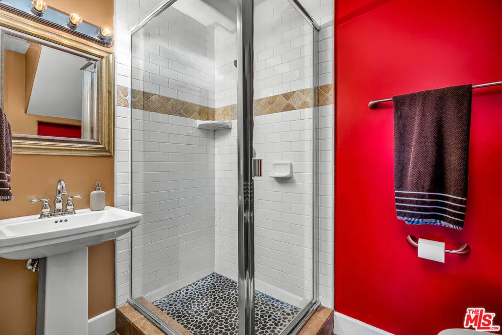 1948 Sunflower Avenue, Los Angeles, California 90039 home-pic-15