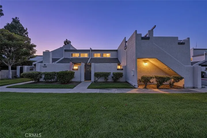 18683 Applewood Circle 16, Huntington Beach, California 92646