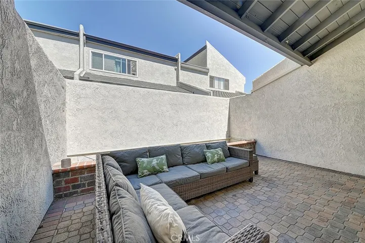 18683 Applewood Circle 16, Huntington Beach, California 92646