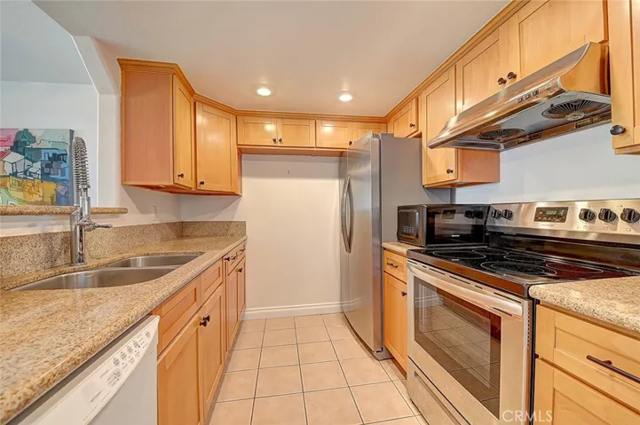 18683 Applewood Circle 16, Huntington Beach, California 92646