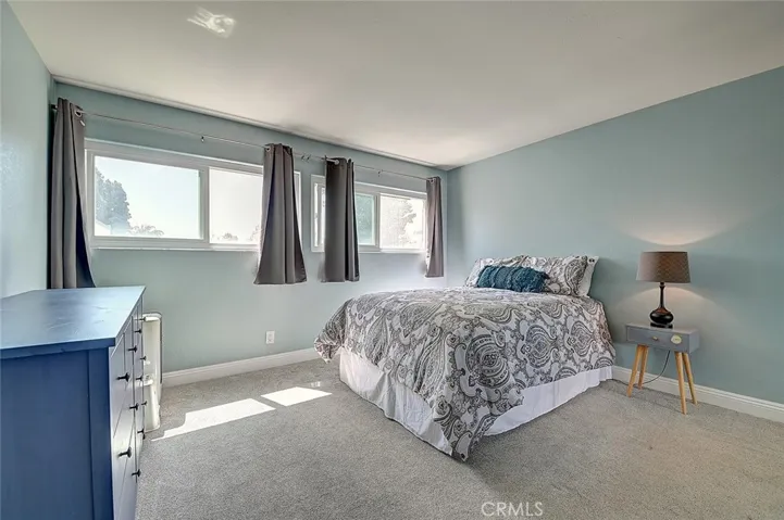 Upstairs front bedroom