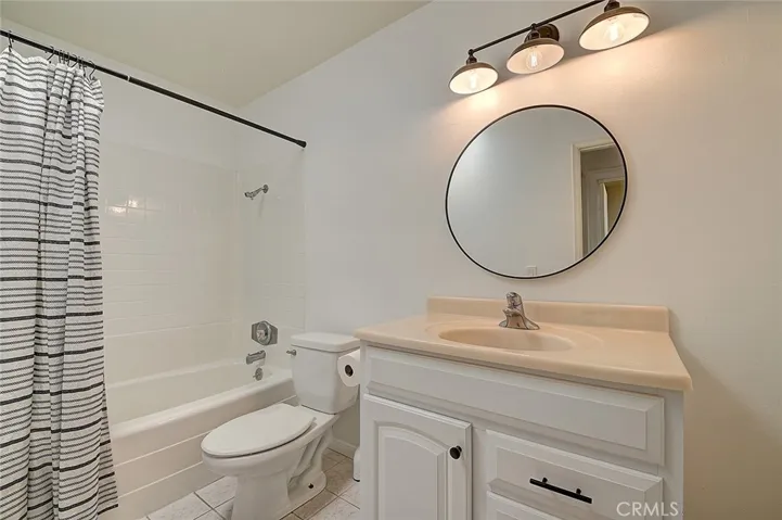 Upstairs full bathroom