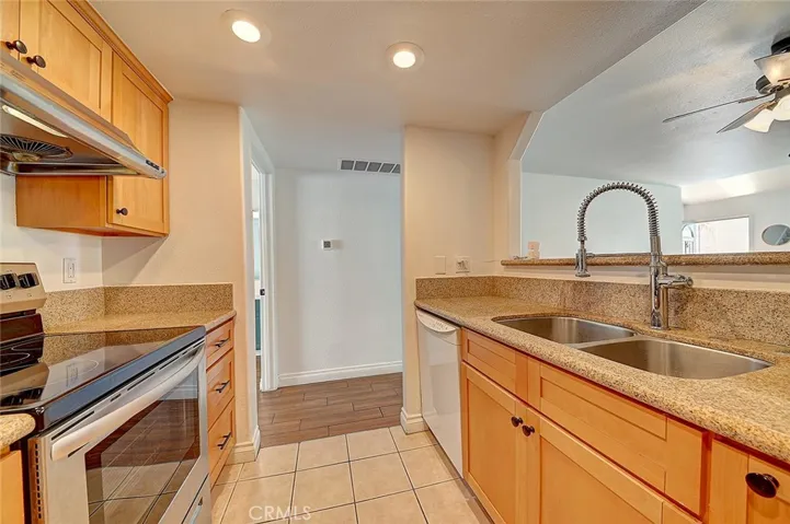 18683 Applewood Circle 16, Huntington Beach, California 92646