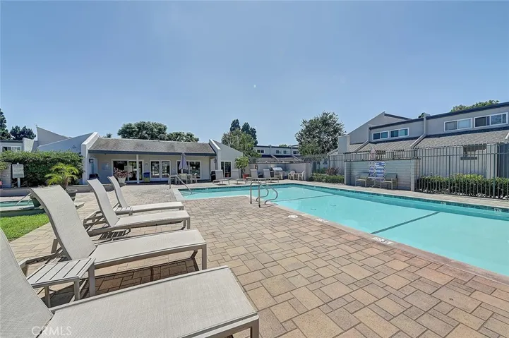 18683 Applewood Circle 16, Huntington Beach, California 92646