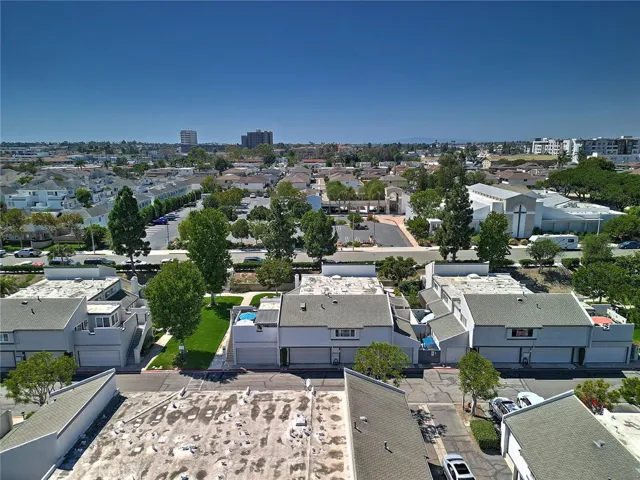 18683 Applewood Circle 16, Huntington Beach, California 92646