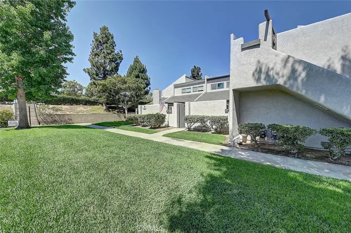18683 Applewood Circle 16, Huntington Beach, California 92646
