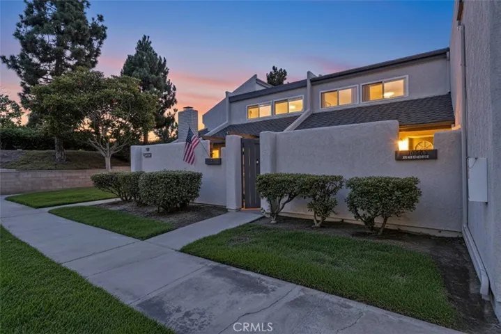 18683 Applewood Circle 16, Huntington Beach, California 92646