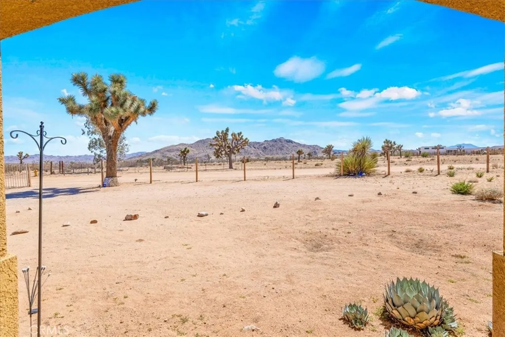 60726 Mason Drive, Joshua Tree, California 92252 home-pic-7