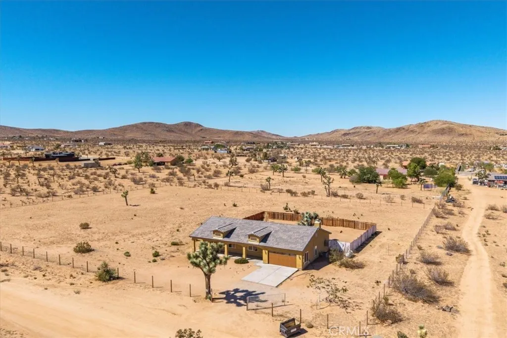 60726 Mason Drive, Joshua Tree, California 92252 home-pic-2