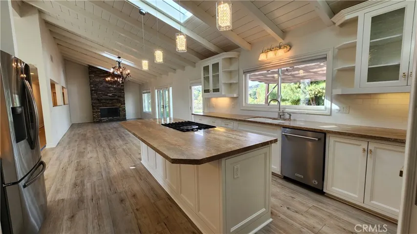 5845 Hilltop Road, Hidden Hills, California 91302
