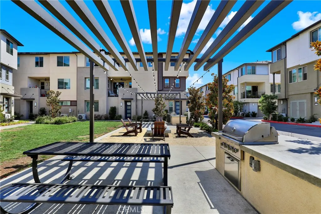 1563 Lima Way 5, Placentia, California 92870 home-pic-24