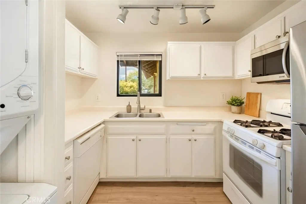 8333 Vineyard Ave 4, Rancho Cucamonga, California 91730 home-pic-4
