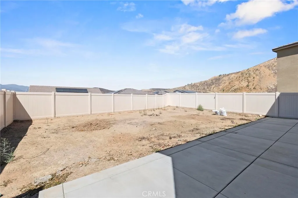 19409 Brush Creek Way, Lake Elsinore, California 92532 home-pic-2