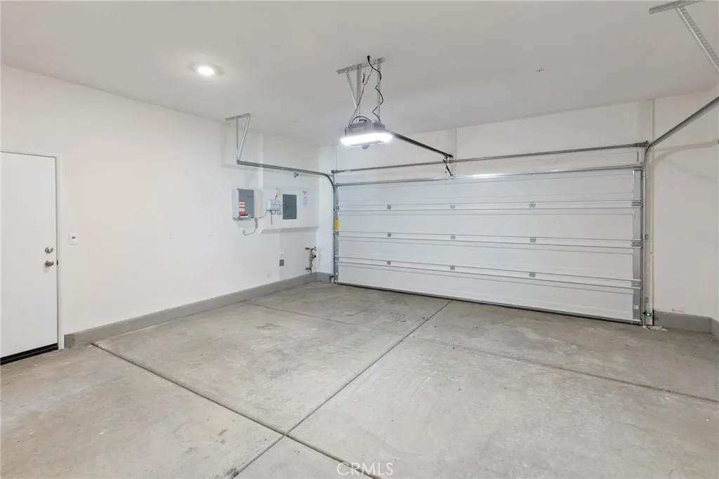 19409 Brush Creek Way, Lake Elsinore, California 92532 home-pic-9