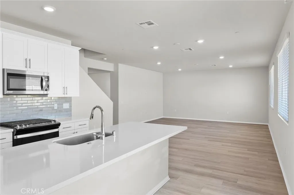 19409 Brush Creek Way, Lake Elsinore, California 92532 home-pic-4