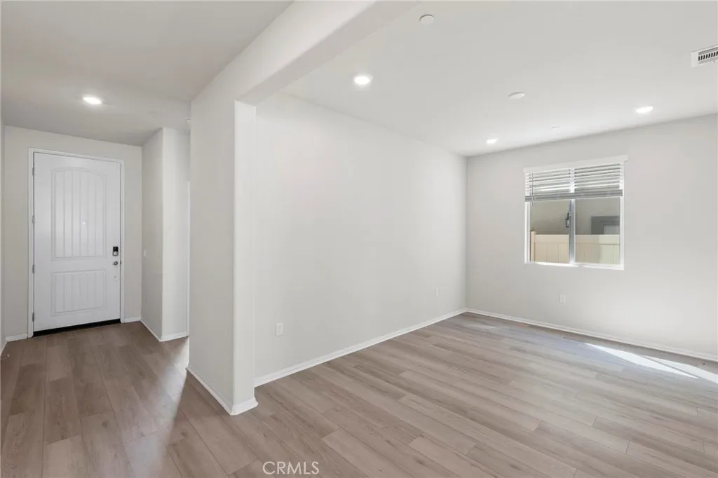 19409 Brush Creek Way, Lake Elsinore, California 92532 home-pic-12