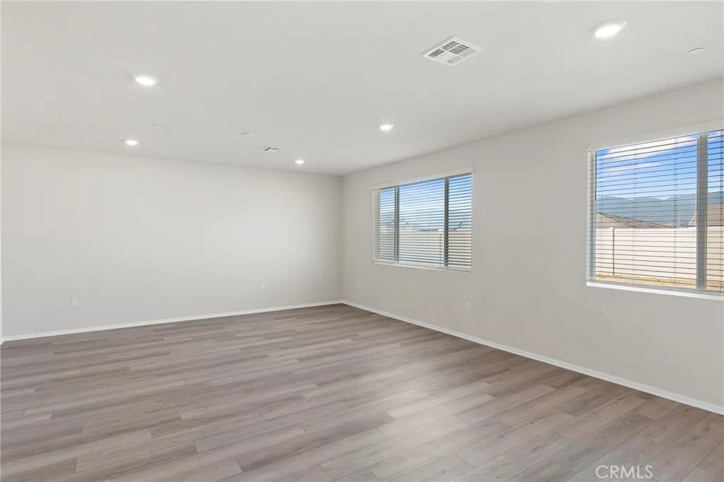19409 Brush Creek Way, Lake Elsinore, California 92532 home-pic-6