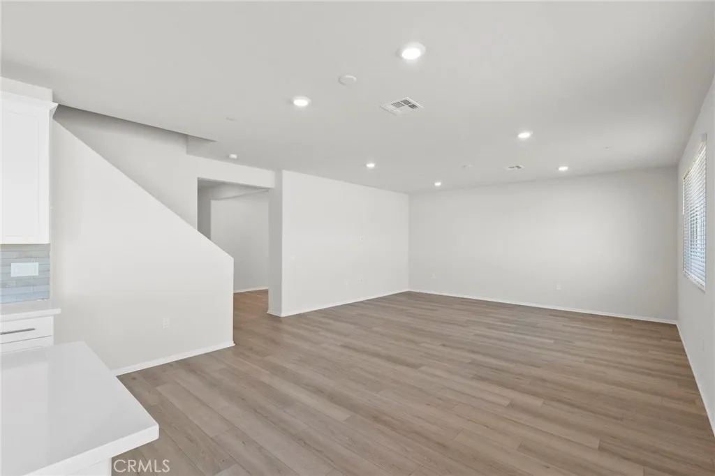 19409 Brush Creek Way, Lake Elsinore, California 92532 home-pic-7