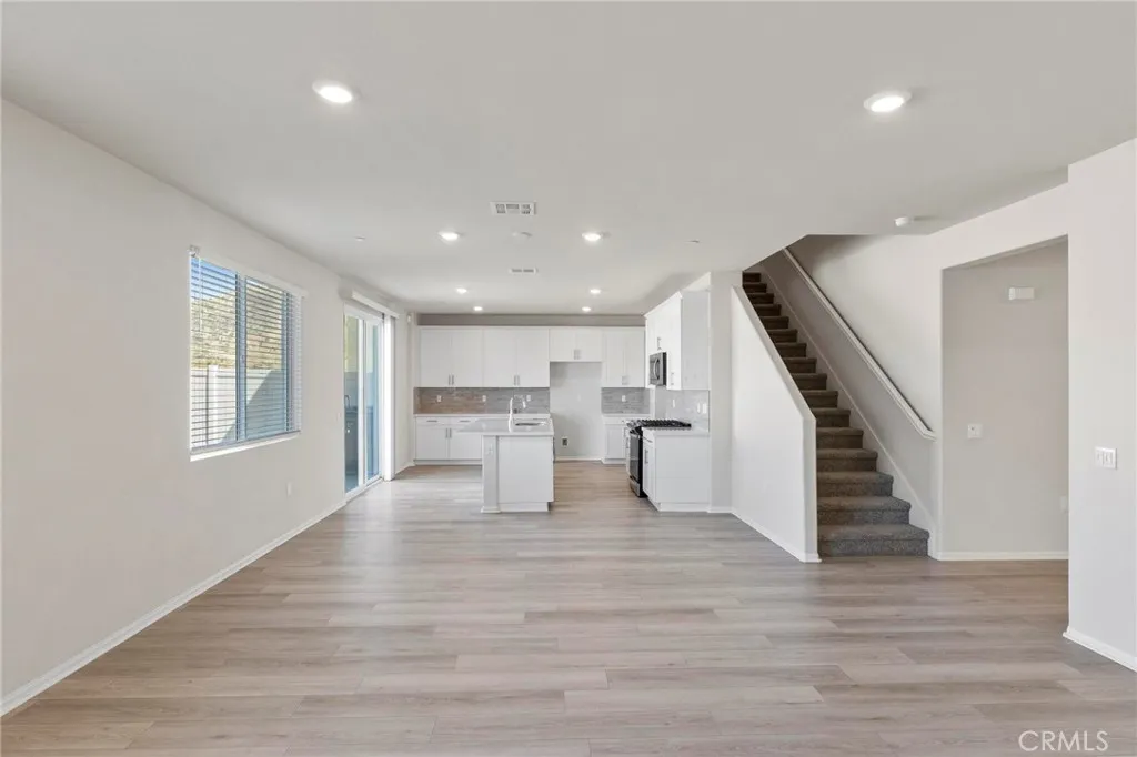 19409 Brush Creek Way, Lake Elsinore, California 92532 home-pic-3