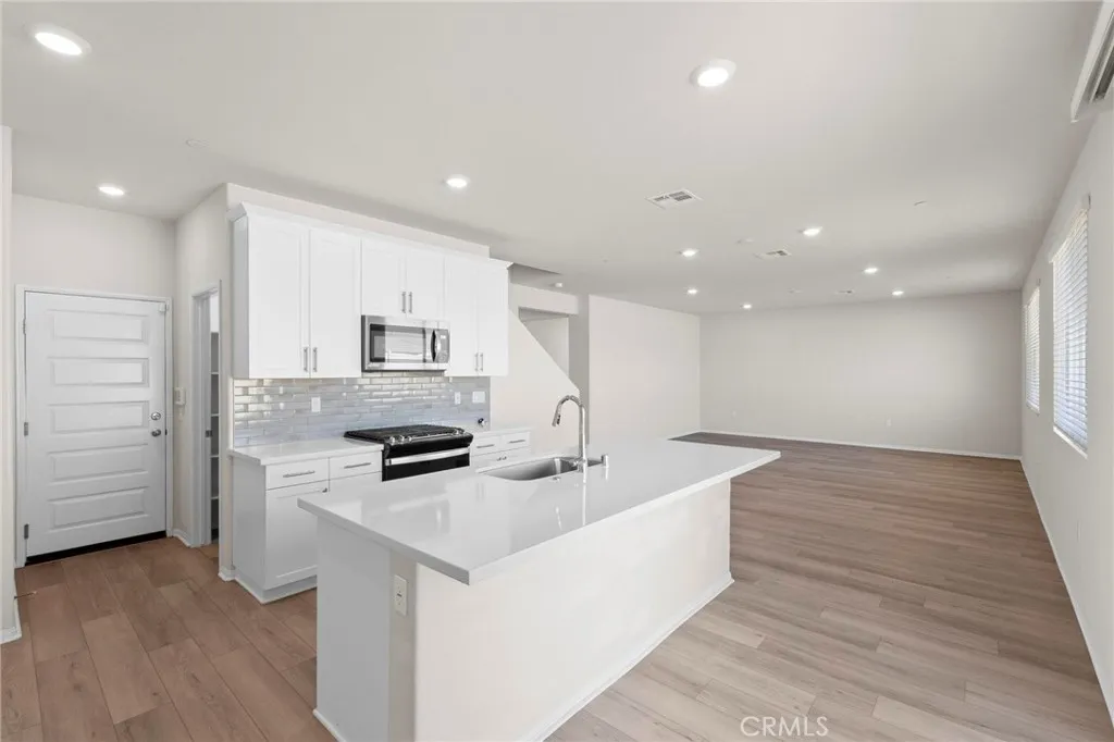 19409 Brush Creek Way, Lake Elsinore, California 92532 home-pic-17