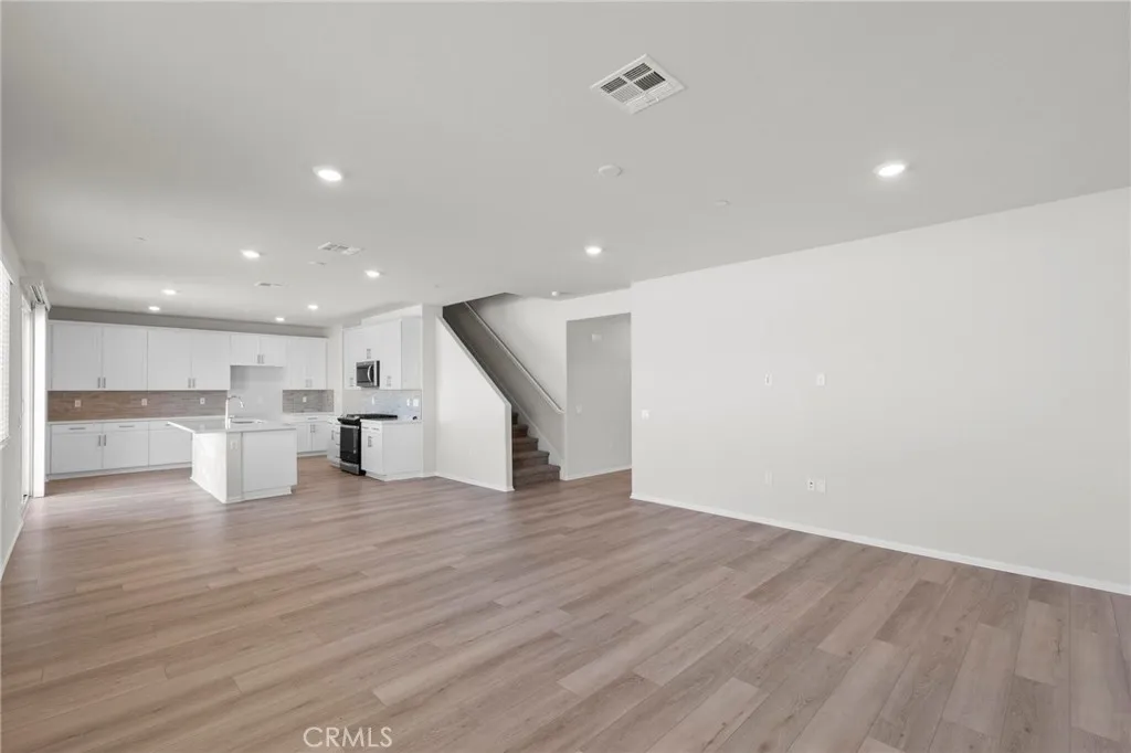 19409 Brush Creek Way, Lake Elsinore, California 92532 home-pic-16