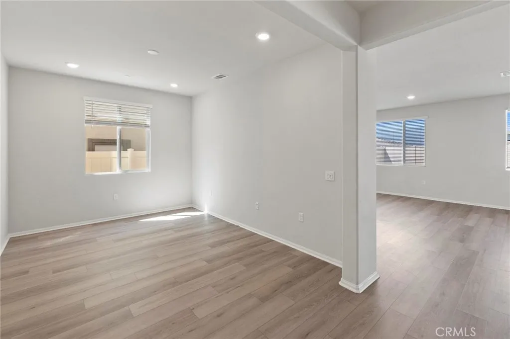 19409 Brush Creek Way, Lake Elsinore, California 92532 home-pic-11