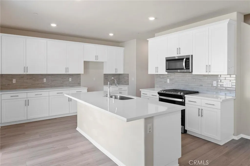 19409 Brush Creek Way, Lake Elsinore, California 92532 home-pic-10