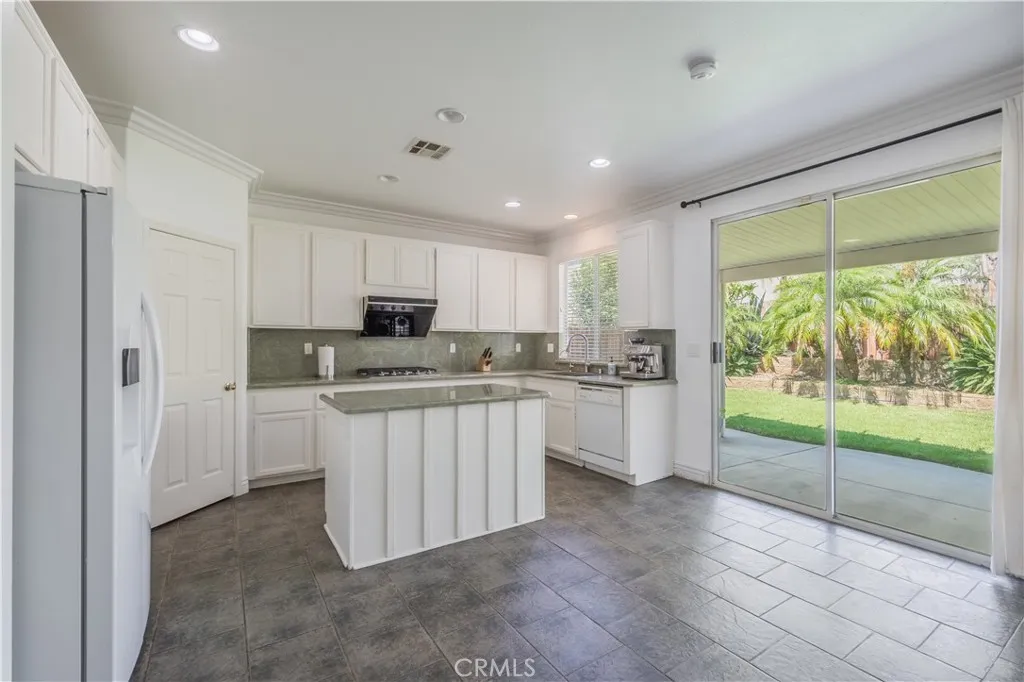 13152 River Oaks Drive, Rancho Cucamonga, California 91739 home-pic-11