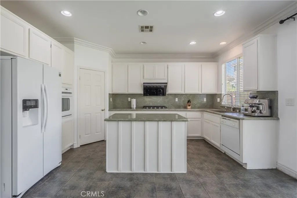 13152 River Oaks Drive, Rancho Cucamonga, California 91739 home-pic-13