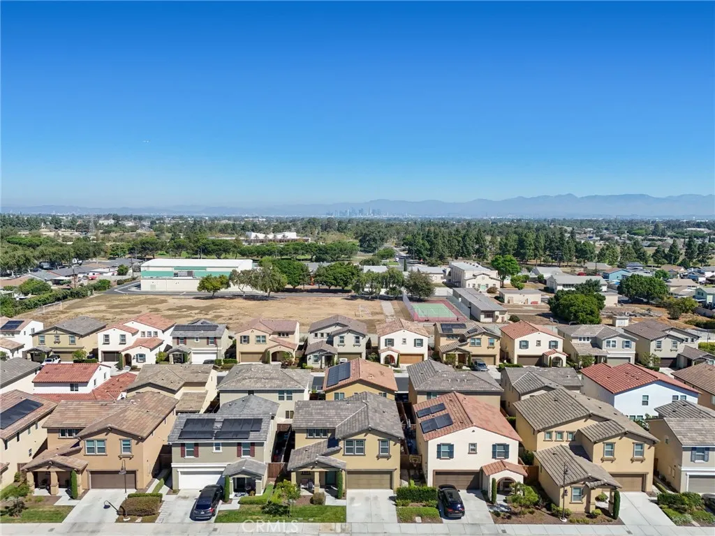 825 Sweetbay Lane, Los Angeles, California 90059 home-pic-35