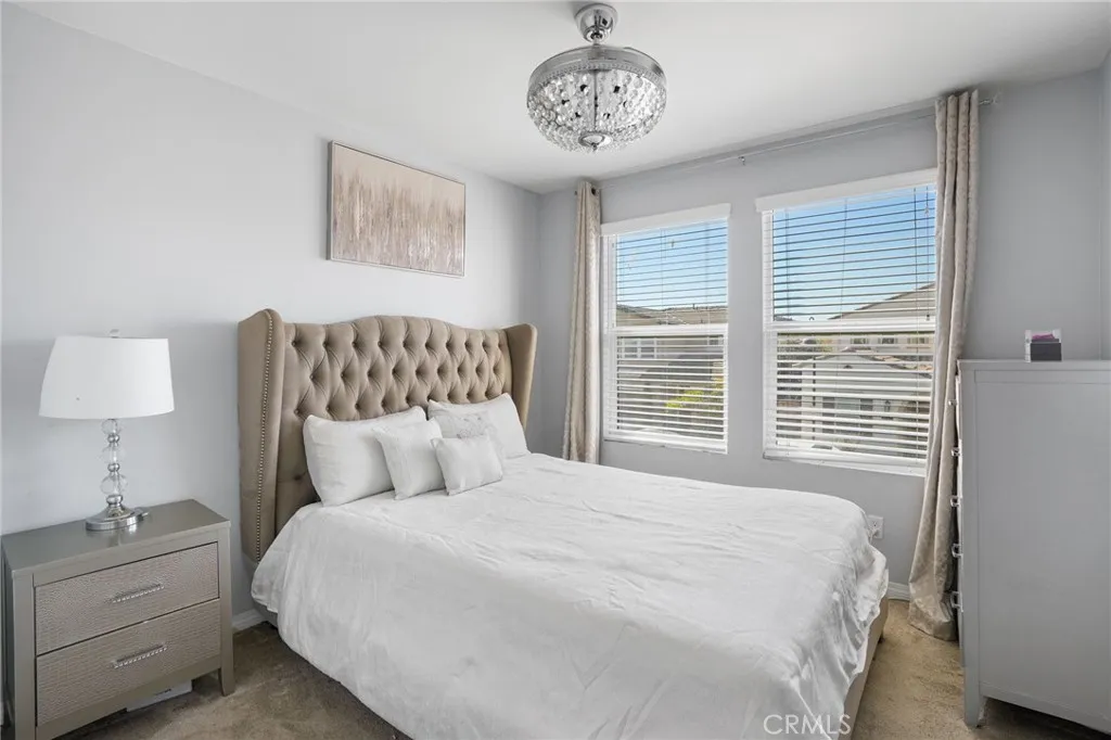 825 Sweetbay Lane, Los Angeles, California 90059 home-pic-18