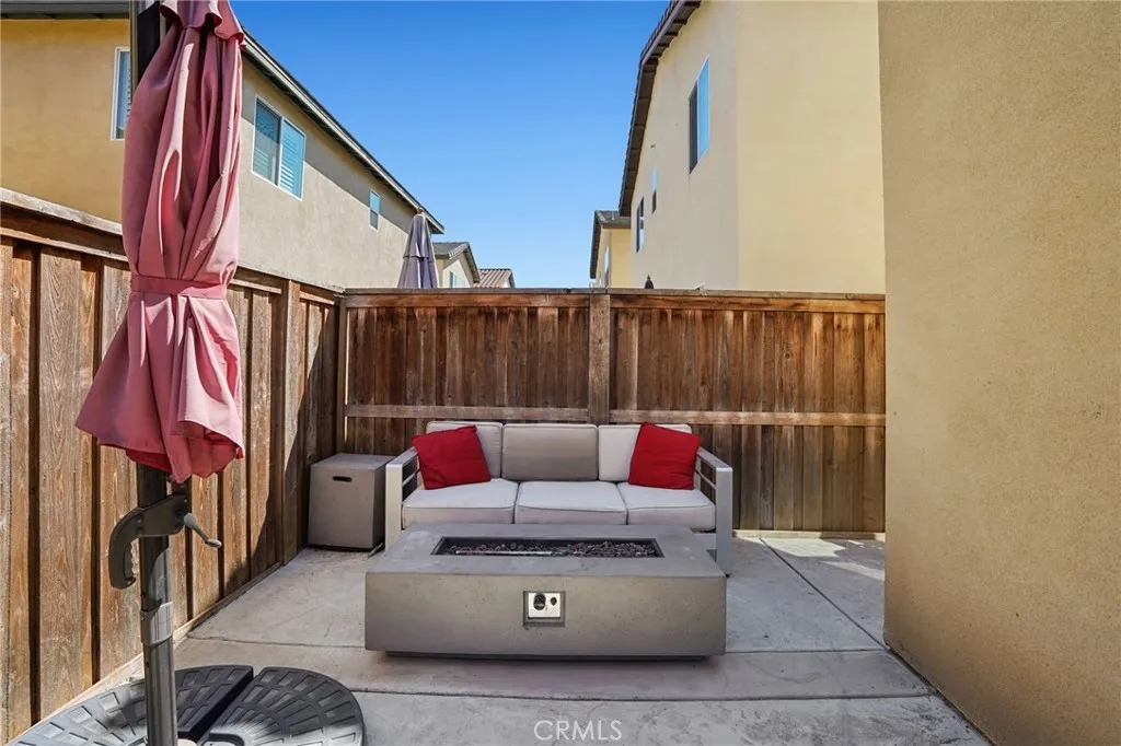 825 Sweetbay Lane, Los Angeles, California 90059 home-pic-32
