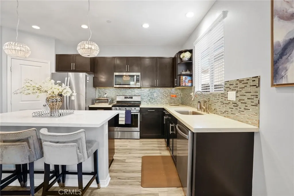 825 Sweetbay Lane, Los Angeles, California 90059 home-pic-6