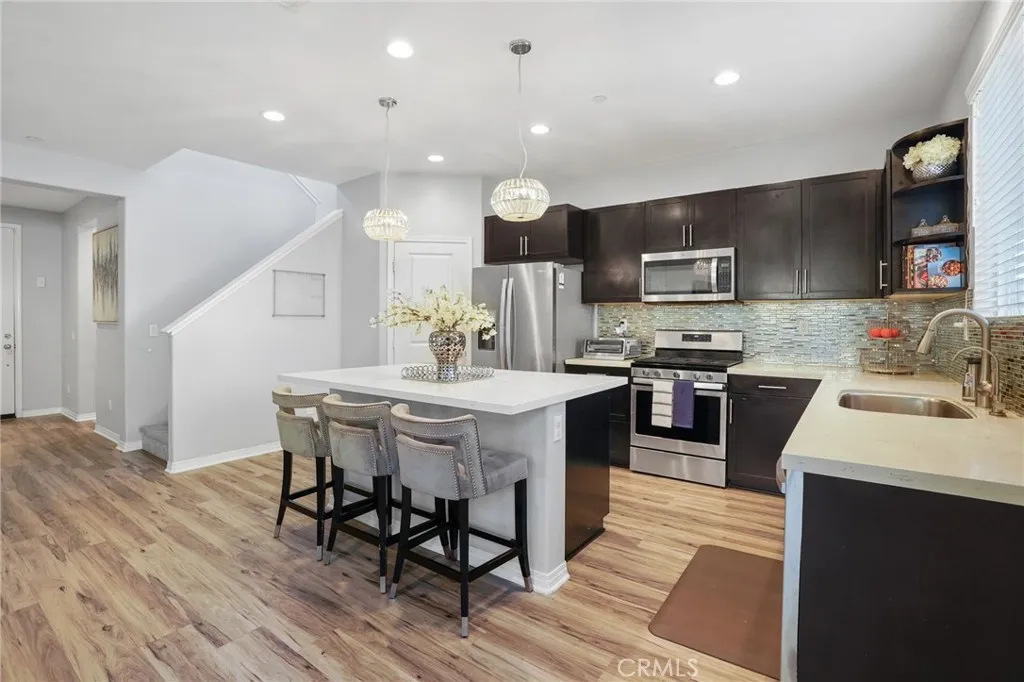 825 Sweetbay Lane, Los Angeles, California 90059 home-pic-7