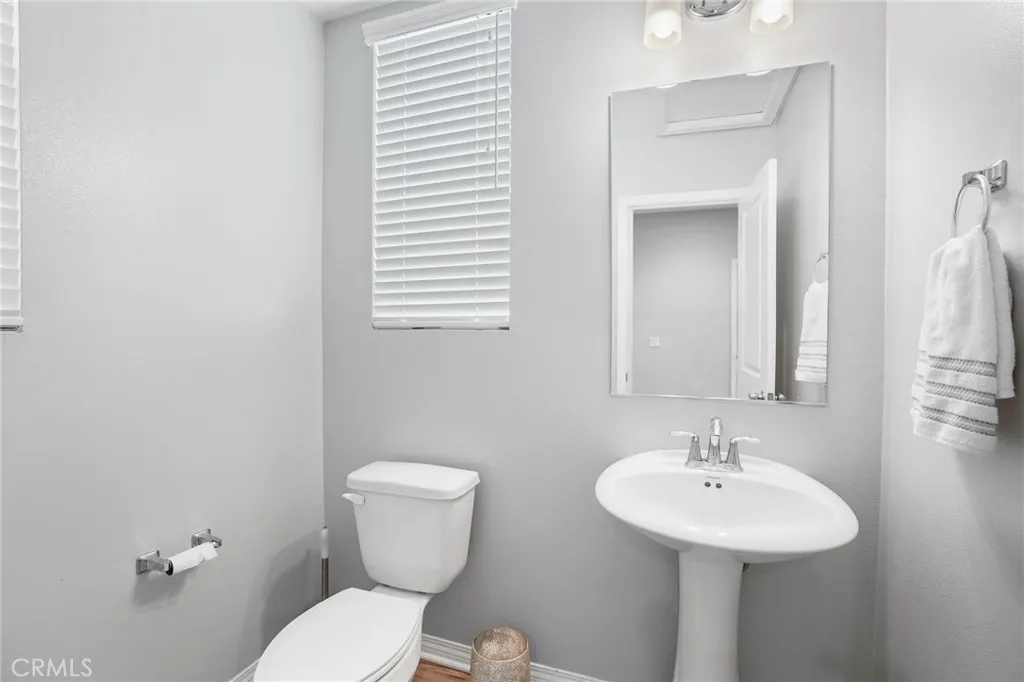 825 Sweetbay Lane, Los Angeles, California 90059 home-pic-16