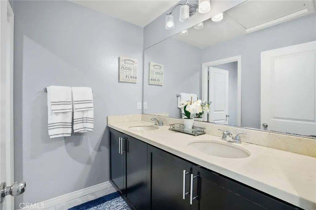 825 Sweetbay Lane, Los Angeles, California 90059 home-pic-20