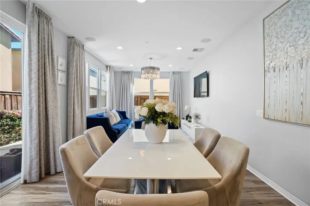 825 Sweetbay Lane, Los Angeles, California 90059 home-pic-12